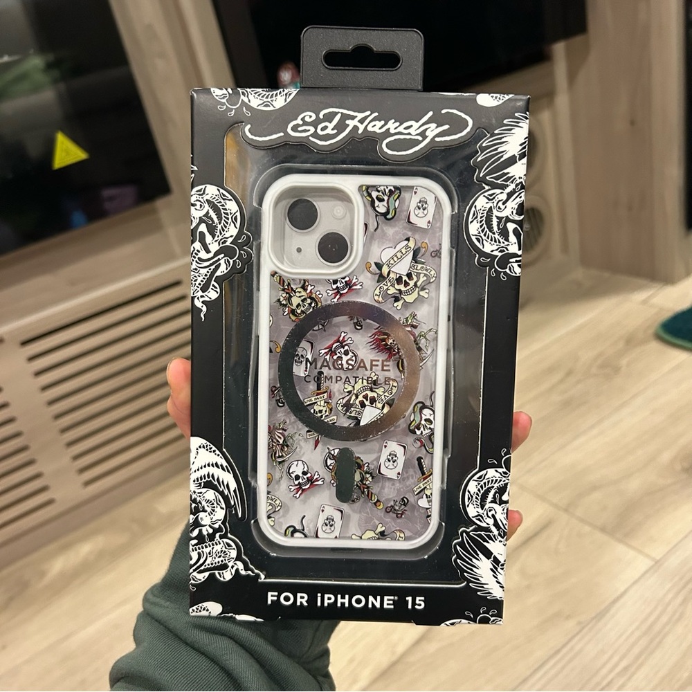 Ed Hardy iPhone 15 Case Magsafe in Black and White